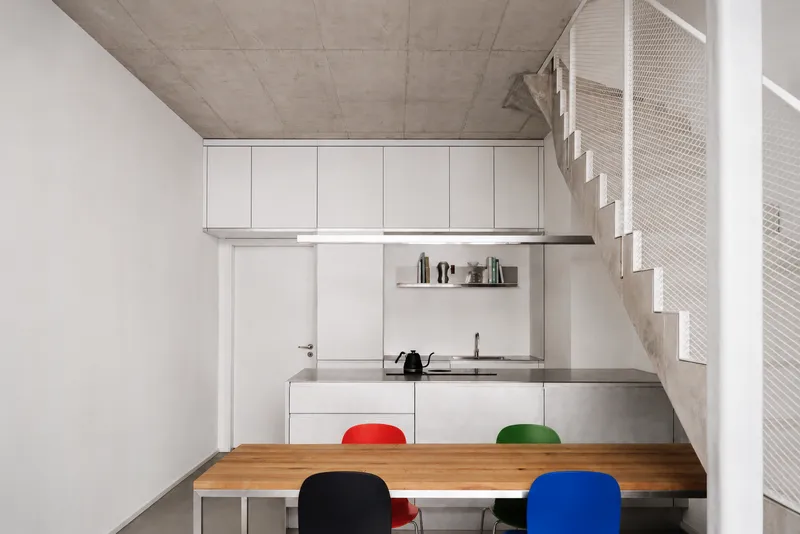 "Haus-im-Haus" im Neubau mit Design-Küche und Galerie — photo 1